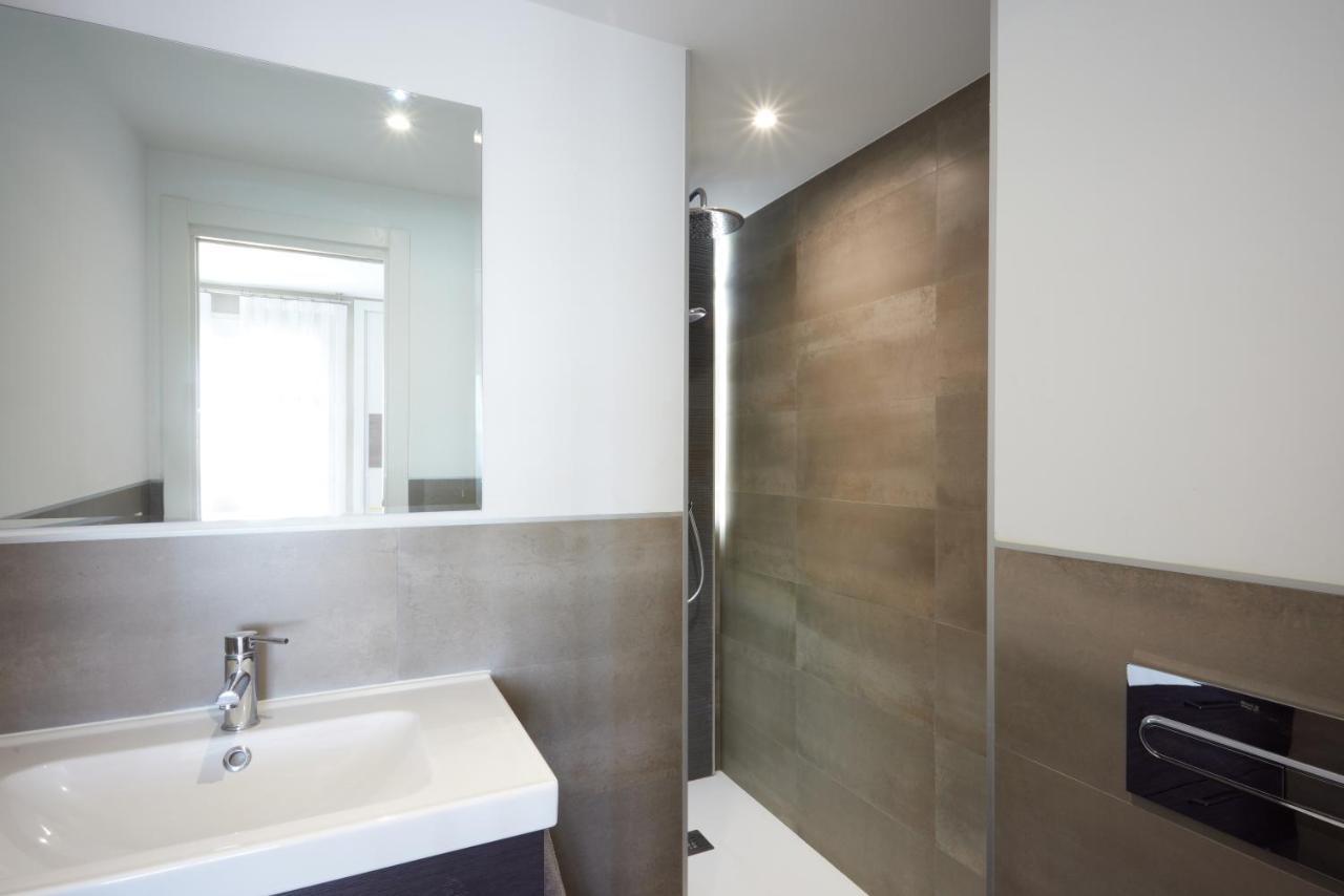 Bright & Modern 2 Bedroom 300m To The - Appartement *
